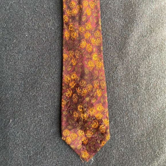 Ungaro 100% silk Tie - Picture 1 of 5